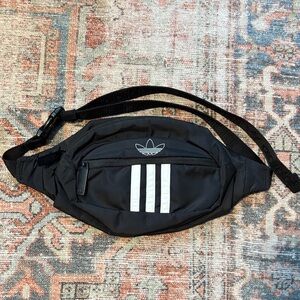 NWOT Adidas Black and White Belt Bag
